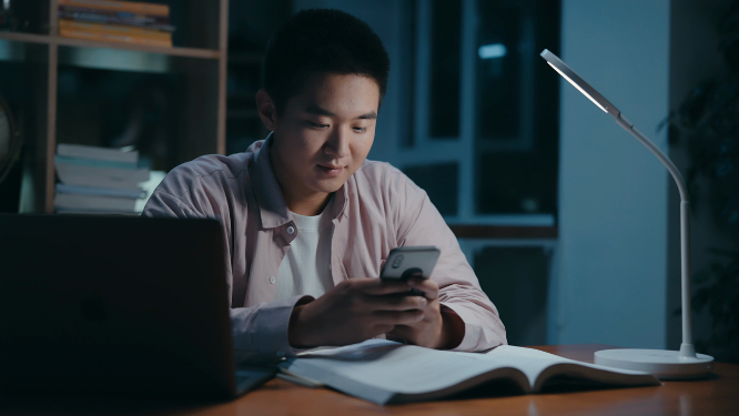 深夜加班系列：失落的打工人在加班