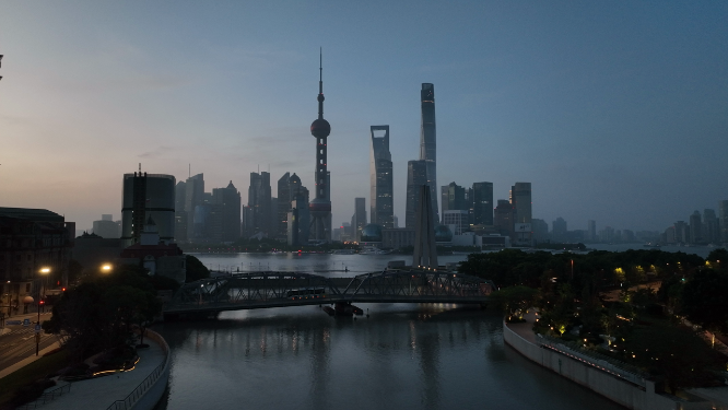 航拍中国上海凌晨外滩陆家嘴日出时刻