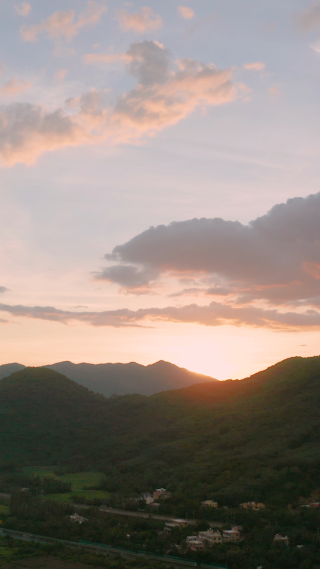 日月湾山谷唯美夕阳黄昏
