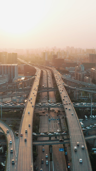 落日余晖下的石德立交道路特写航拍