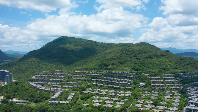 石梅湾岸边建筑群航拍