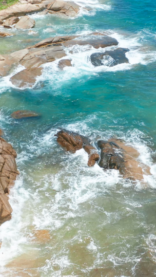 石梅湾海浪拍岸航拍
