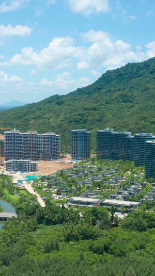 石梅湾岸边建筑群航拍