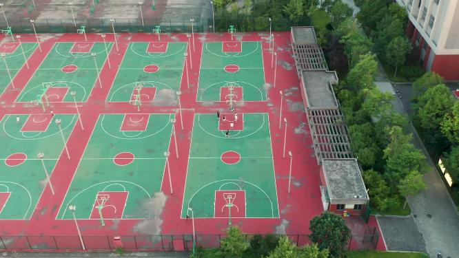 航拍大学校园篮球场