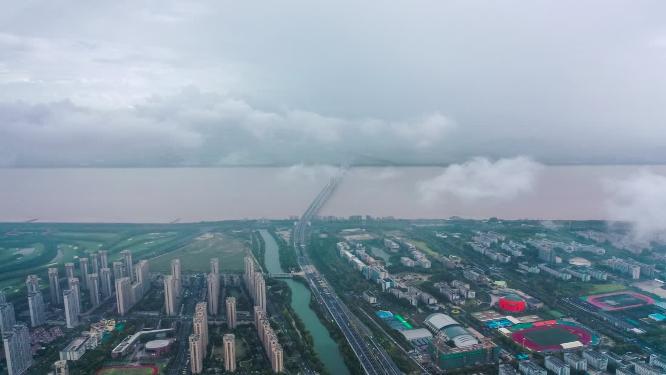 杭州钱塘江江东大桥云雾航拍延时