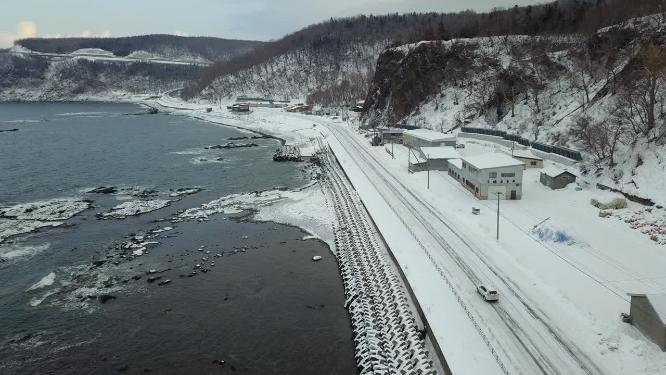 日本北海道知床半岛海岸线公路风光