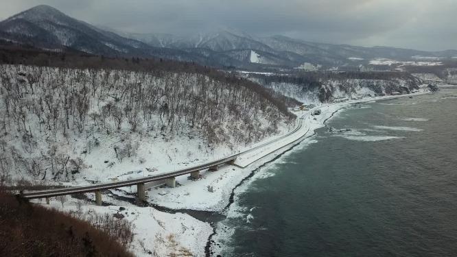 日本北海道知床半岛海岸线公路风光