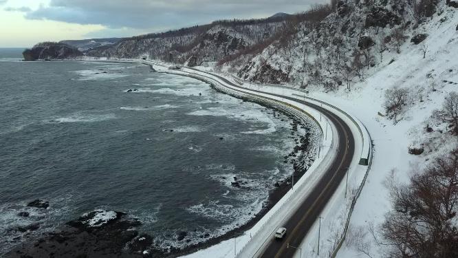 日本北海道知床半岛海岸线公路风光