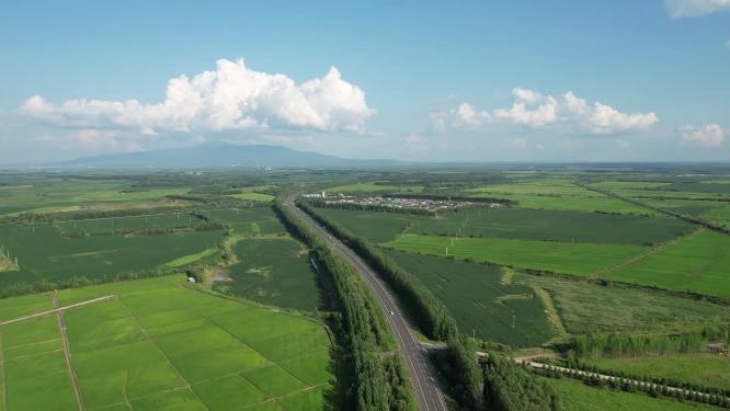 黑龙江抚远市平原公路航拍景观