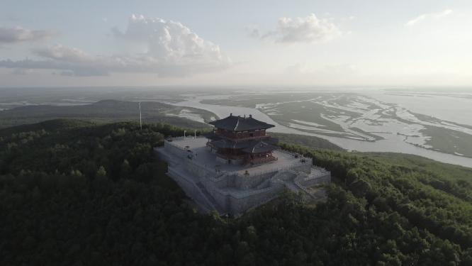 黑龙江背景下的抚远市东极阁