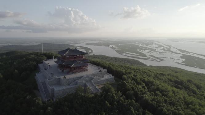黑龙江背景下的抚远市东极阁
