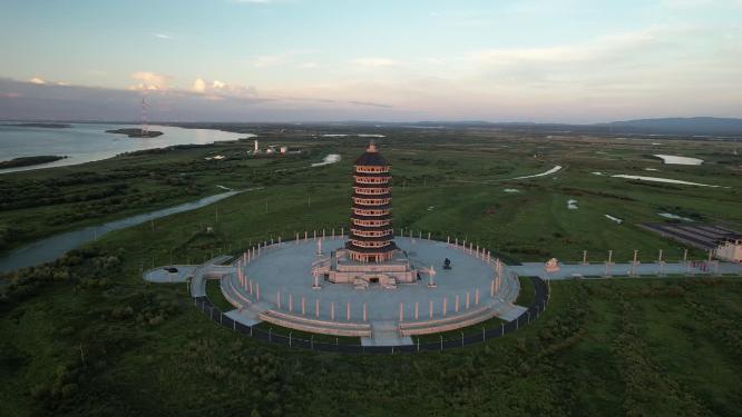 黑龙江抚远黑瞎子岛黄昏下的东极宝塔航拍