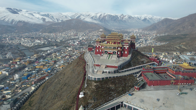 青海玉树市结古寺航拍风光