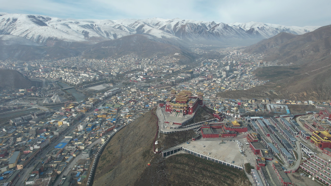 青海玉树市结古寺航拍风光