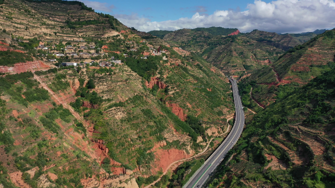 甘肃平绵高速公路交通运输航拍景观