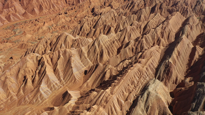 重峦叠嶂的丹霞地貌