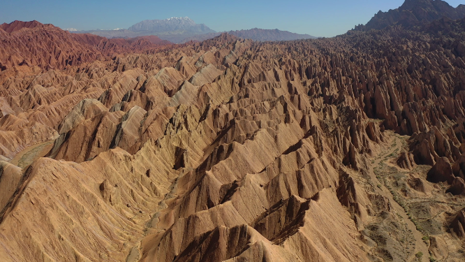 重峦叠嶂的丹霞地貌