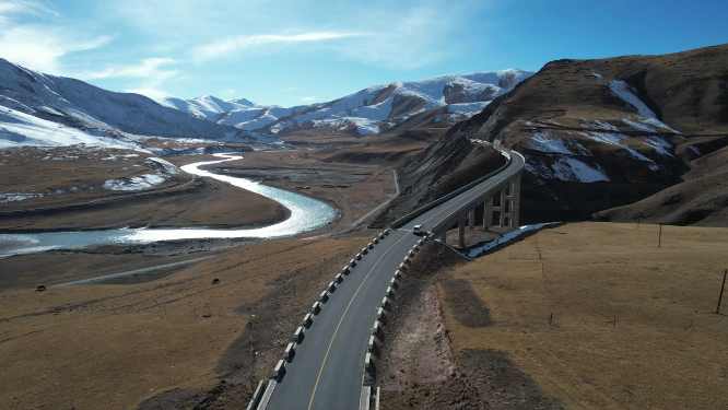 青海玉树治多县G215国道聂恰曲雪山公路