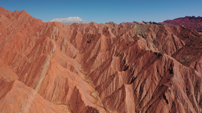 重峦叠嶂的丹霞地貌