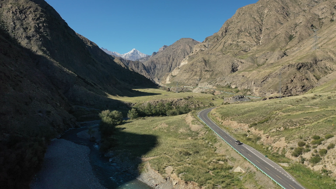 新疆航拍山川河流道路美景