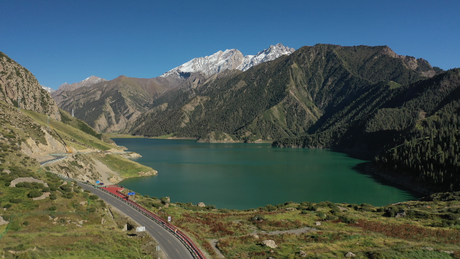 新疆航拍山川河流美景
