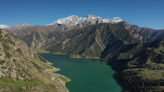 新疆航拍山川河流美景