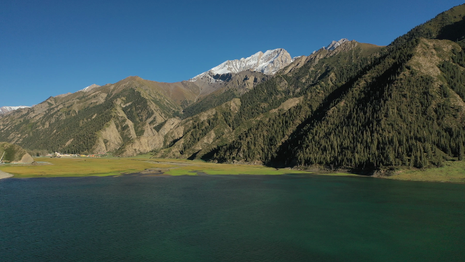 新疆航拍山川河流美景