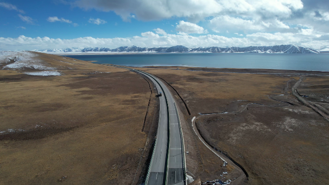 原创 青海德马高速公路湖泊自然风光航拍