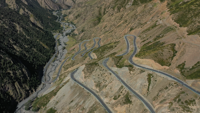 新疆俯拍航拍盘山公路