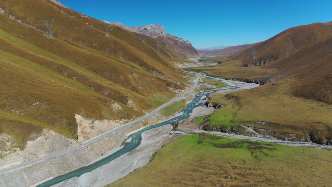 航拍风景山川河流道路