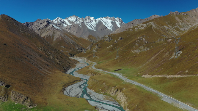 航拍风景山川河流道路