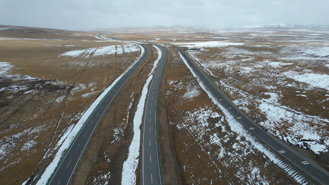 原创 青海玉树共玉高速雪原公路自然风光