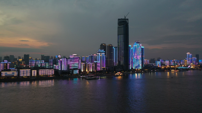 湖北武汉长江汉口江滩夜晚城市天际线航拍风光