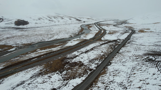 原创 青海玉树共玉高速雪原公路自然风光
