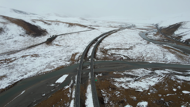 原创 青海玉树共玉高速雪原公路自然风光