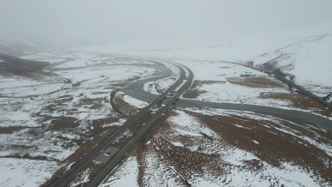 原创 青海玉树共玉高速雪原公路自然风光