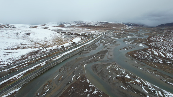 原创 青海玉树共玉高速雪原公路自然风光