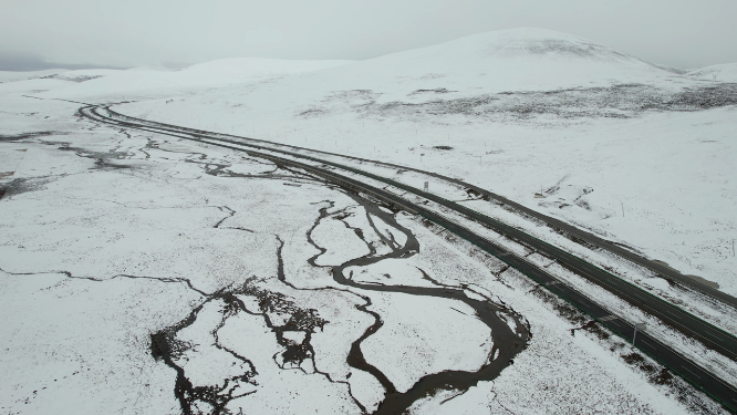 原创 青海玉树共玉高速雪原公路自然风光