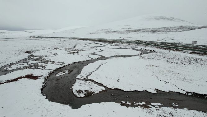 原创 青海玉树共玉高速雪原公路自然风光
