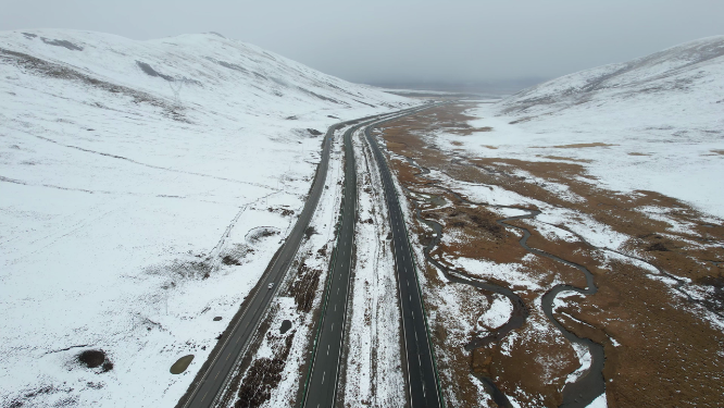 原创 青海玉树共玉高速雪原公路自然风光