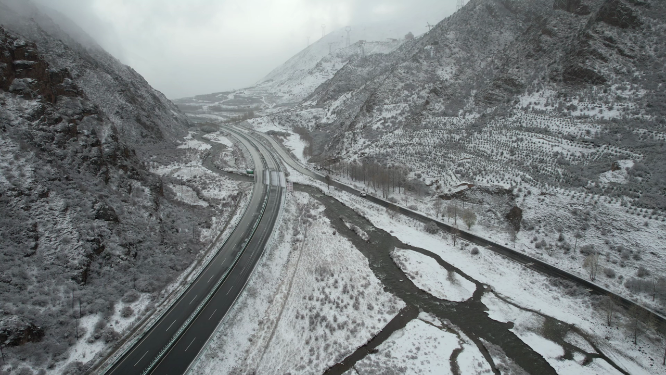 原创 青海玉树共玉高速雪原公路自然风光