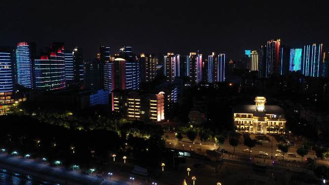 湖北武汉长江汉口江滩夜晚城市天际线航拍风光