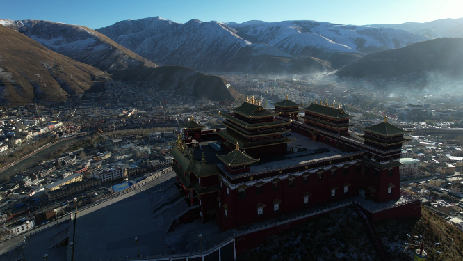 青海玉树市结古寺城市地标建筑航拍风光