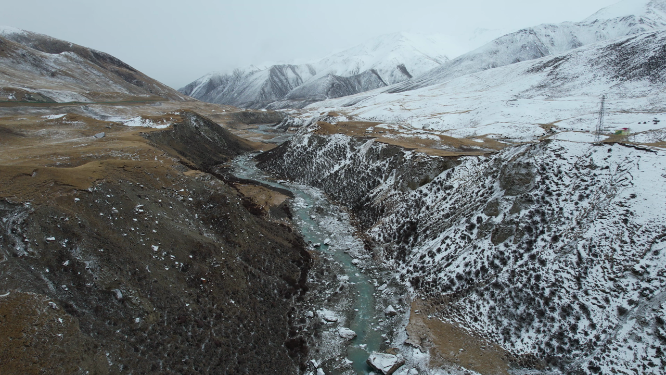 青海果洛州阿尼玛卿山区雪山高原自然风光