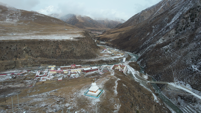 青海果洛州阿尼玛卿山区雪山乡