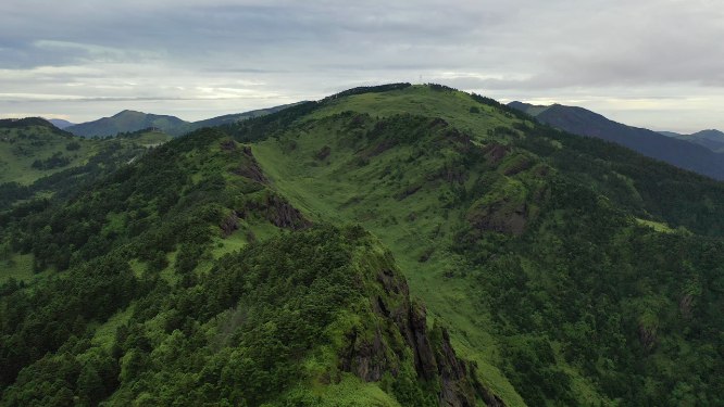 高山山脉连绵