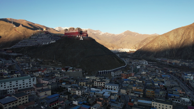青海玉树市结古寺城市地标建筑航拍风光