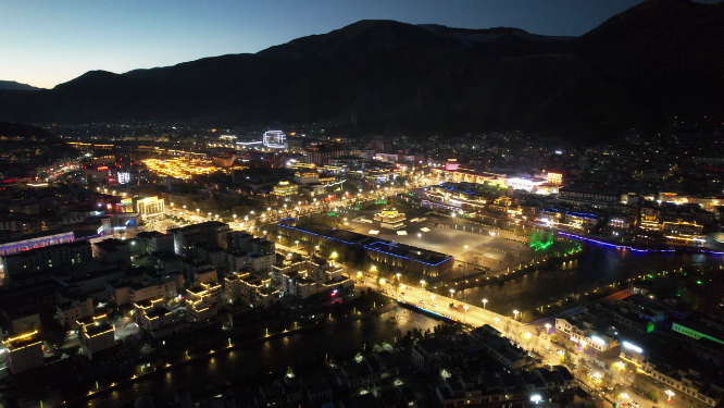 青海玉树市格萨尔王广场城市夜景风光航拍