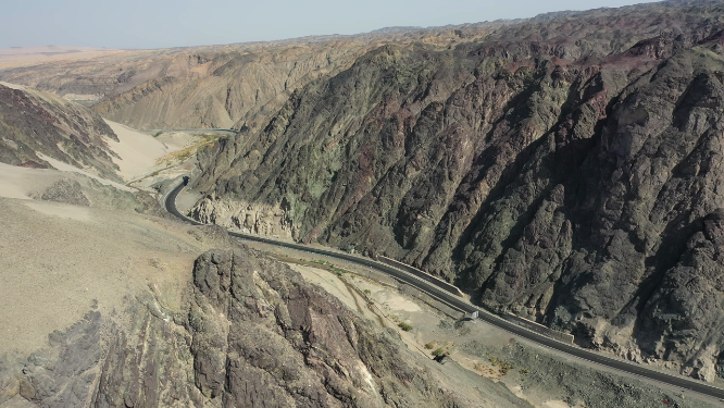 新疆吐鲁番吐和高速公路交通运输峡谷自然风光