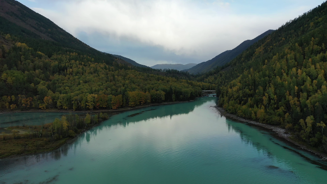 新疆喀纳斯景区河流美景